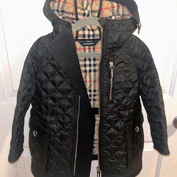 Burberry toddler coat🤍